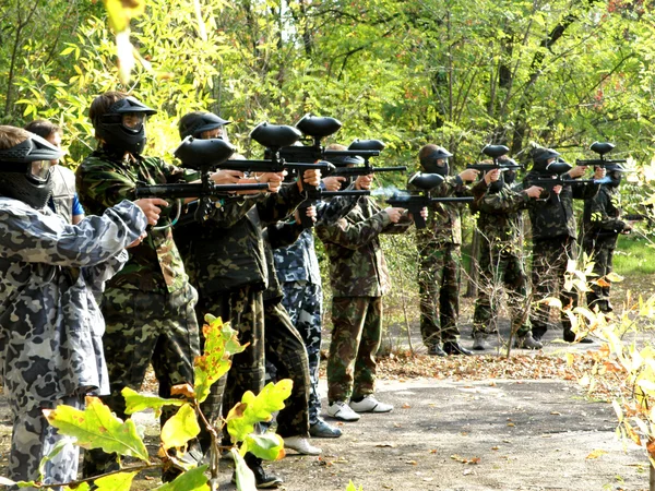 Paintball spelers in camouflage Stockfoto