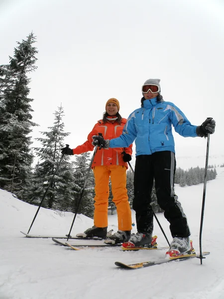 Females snow skiing — Stock Photo, Image