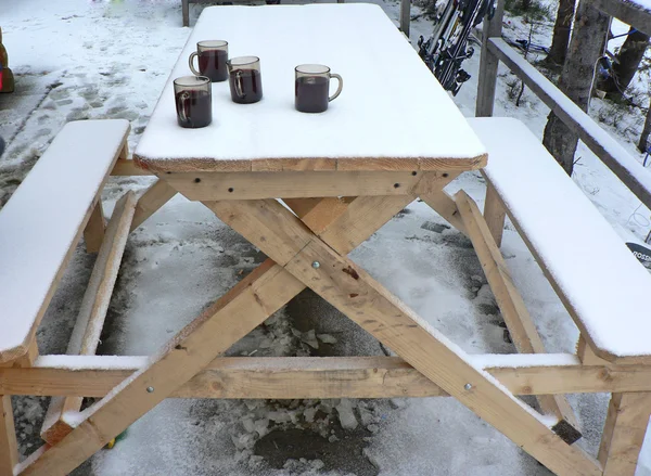 Mulled-wine on snow-covered table — Stock Photo, Image