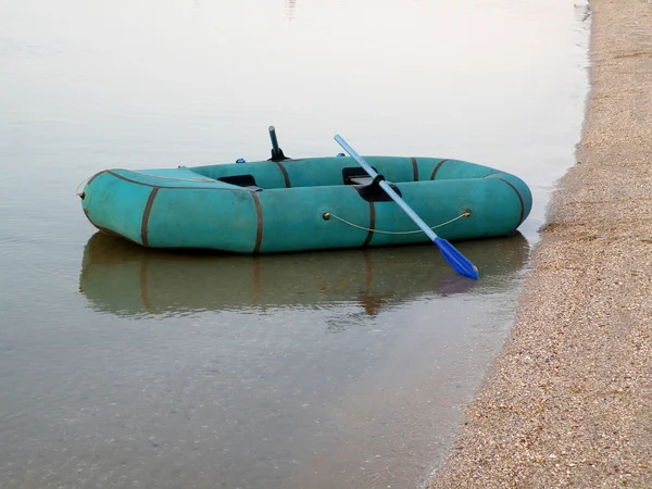 Надувная лодка — стоковое фото