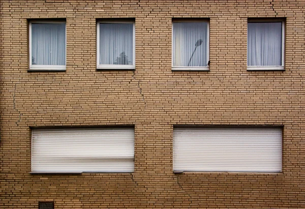 stock image Wall of house with cracks