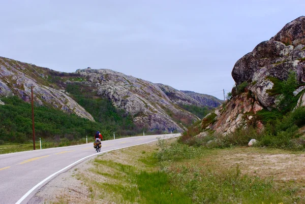 ノルウェー北部で自転車旅行 — ストック写真