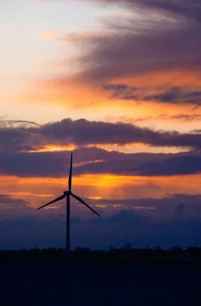 Wind turbine and dramatic sky — Stock Photo, Image