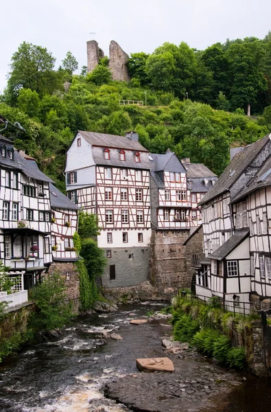 Gammal europeisk stad. Monschau, Tyskland Royaltyfria Stockbilder