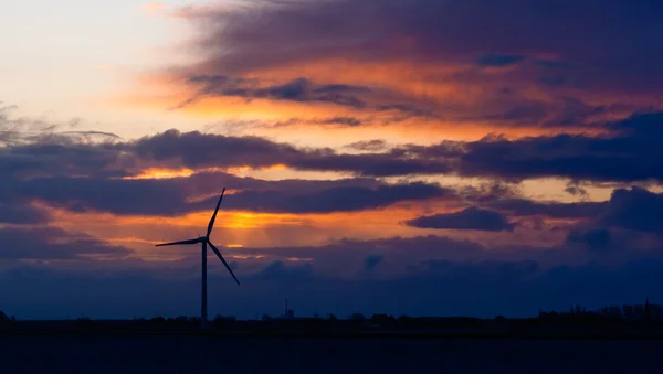 Wind turbine and drammatic sky — Stock Photo, Image