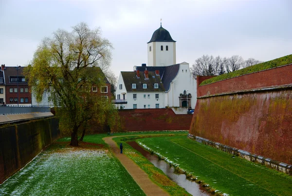 Benteng dan gereja di Juelich, Jerman — Stok Foto