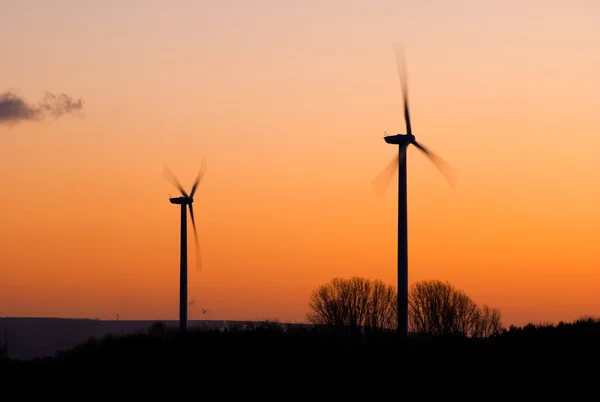 夕暮れの風力発電機 — ストック写真