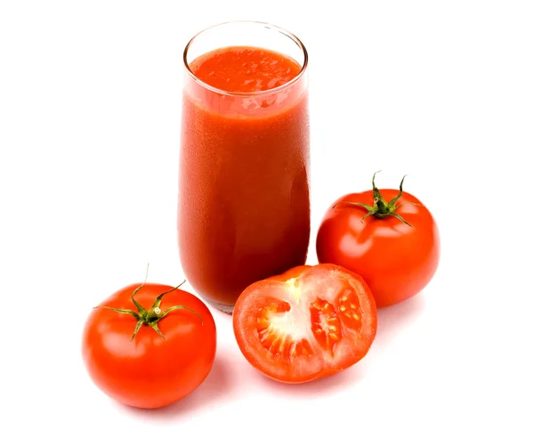 Bardak domates ju tarafından yakınındaki olgun domates — Stok fotoğraf