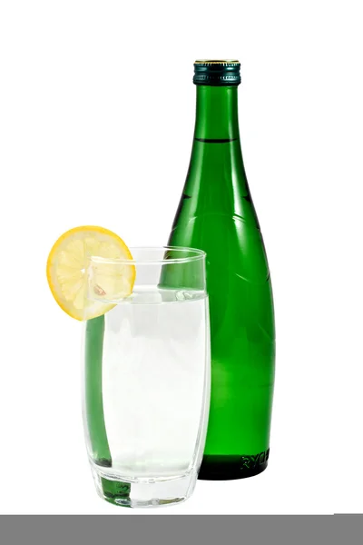 Botella verde y limonada en vidrio —  Fotos de Stock