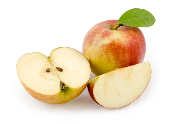 Manzanas. manzana cortada sobre fondo blanco — Foto de Stock