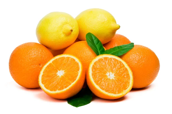 Naranja y limón sobre fondo blanco — Foto de Stock