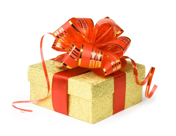 Caixa de presente de ouro com fitas vermelhas — Fotografia de Stock