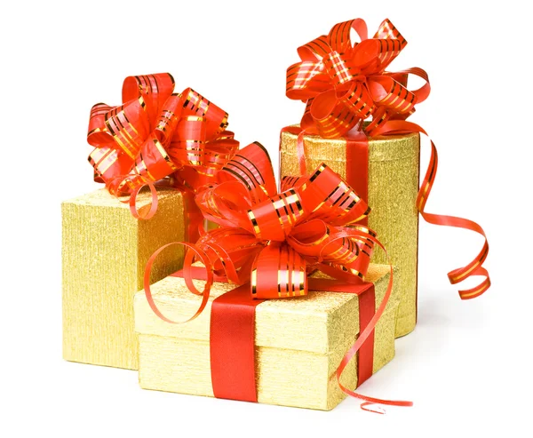 Scatole regalo oro con nastri rossi e fiocco — Foto Stock