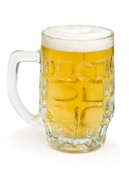 Egy pohár sör fehér háttérrel. — Stock Fotó