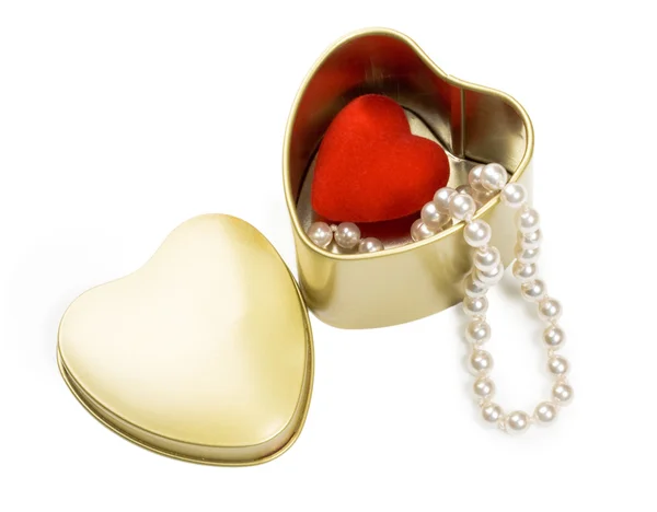 Caja de San Valentín de corazón y perlas —  Fotos de Stock