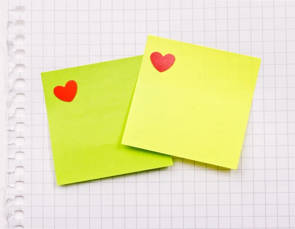Två klistermärke på ett ark papper med hjärtan — Stockfoto