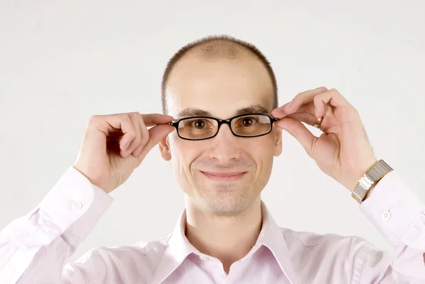 Glad ung man i glasögon — Stockfoto
