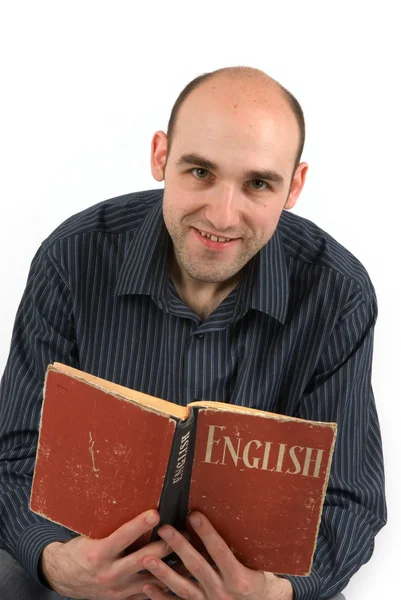 Man die een Engels boek leest — Stockfoto