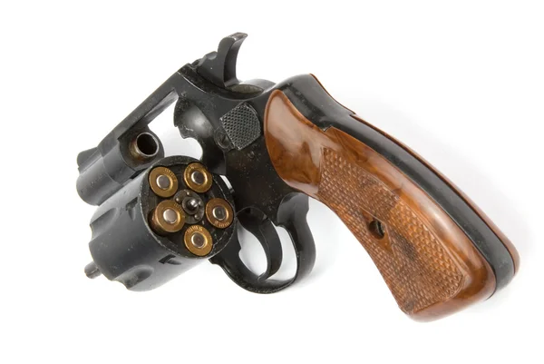 Старый револьвер с пулями — стоковое фото