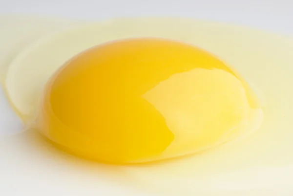 Zerbrochenes Ei aus nächster Nähe — Stockfoto