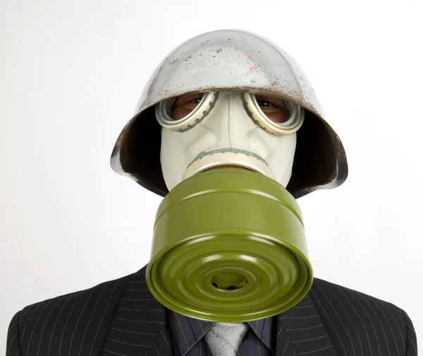 Biznesmen w masce gazowej — Zdjęcie stockowe