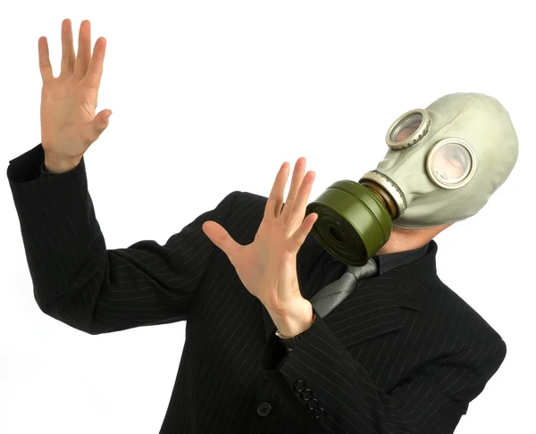 スーツとネクタイ防毒マスクを持つ男 — ストック写真