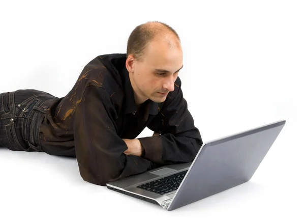 Homem com computador portátil — Fotografia de Stock