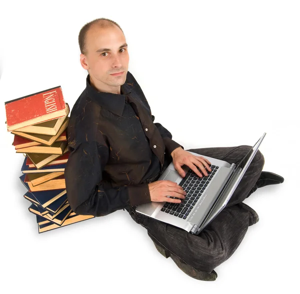 Onun laptopunda çalışkan bir öğrenci — Stok fotoğraf