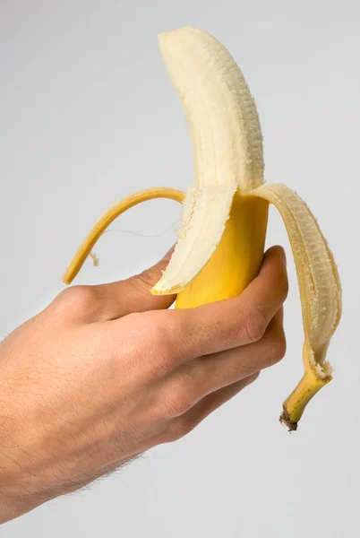 Χέρι που κρατά μια μπανάνα — Φωτογραφία Αρχείου