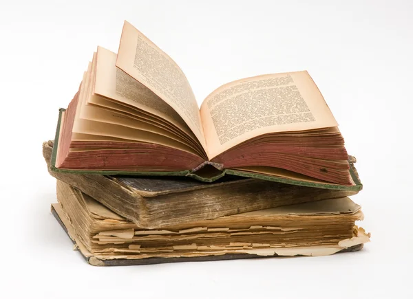 Stapel alter ausgefranster Bücher — Stockfoto