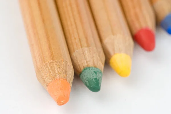 Färgade pennor med skugga. — Stockfoto