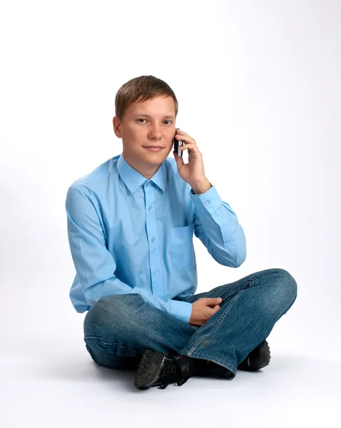 Hombre sonriente en el teléfono — Foto de Stock