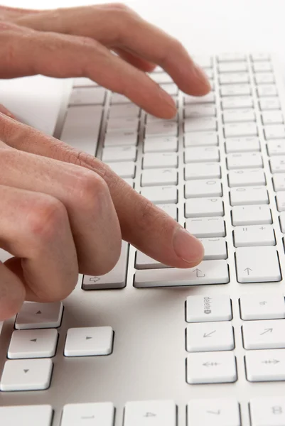 Αρσενικό δάχτυλα, πιέζοντας τα πλήκτρα του υπολογιστή — Φωτογραφία Αρχείου