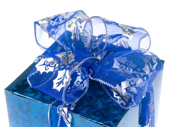 Niebieskie pudełko z wstążką — Zdjęcie stockowe