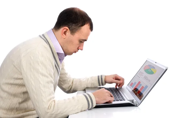 Giovane uomo d'affari che utilizza il computer portatile — Foto Stock