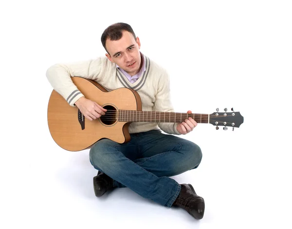 吉他上白色隔离的男人 — 图库照片