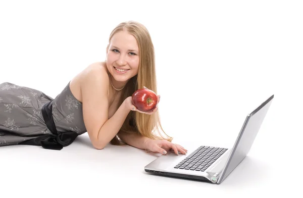 Felice ragazza con un computer portatile — Foto Stock