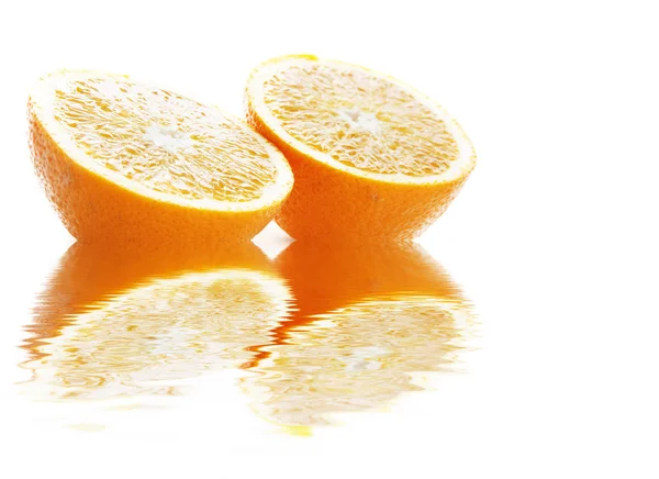 Vers hele en gesneden sinaasappel — Stockfoto