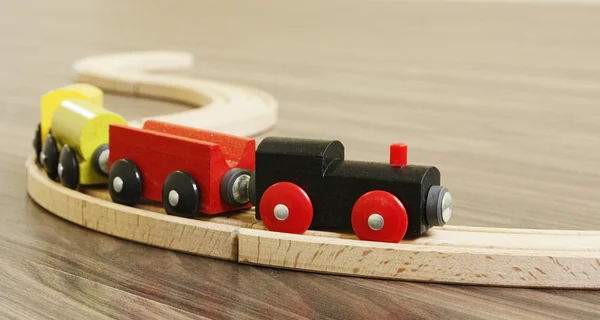 나무로 되는 장난감 기차 스톡 사진