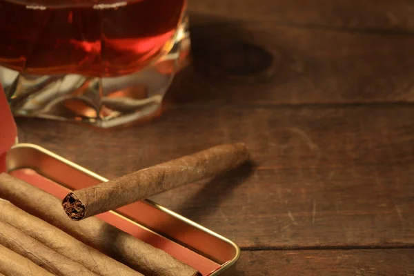 Zigarren und Whiskey — Stockfoto