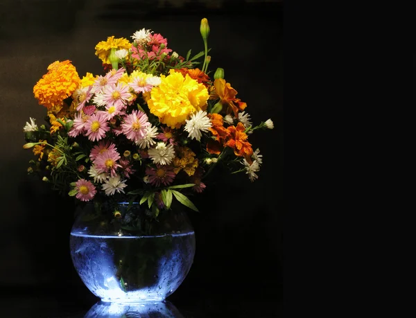 Flower Bouquet On Dark — Stock Photo, Image