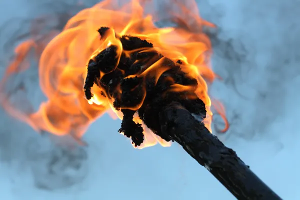 Палаючий факел — стокове фото