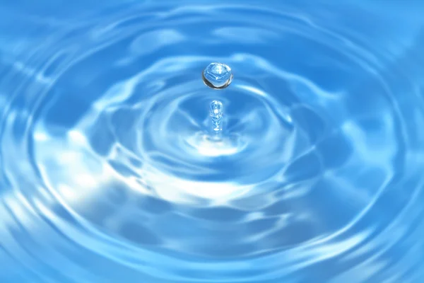 Modré stříkající vody — Stock fotografie