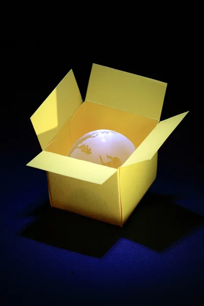 Глобус в коробке — стоковое фото