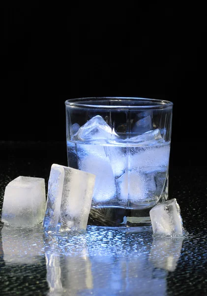 Agua con hielo — Foto de Stock