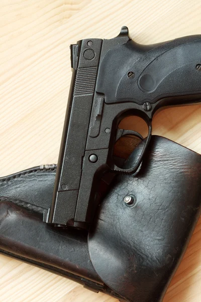 Handfeuerwaffe und Holster — Stockfoto