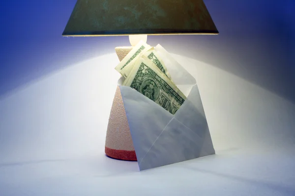 Lampa i pieniądze — Zdjęcie stockowe
