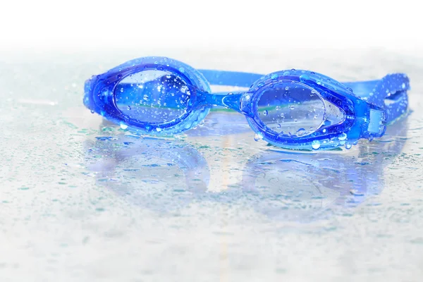 Óculos de natação molhados — Fotografia de Stock