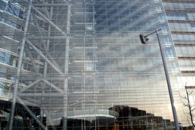 Modern cam ve çelik mimarisi