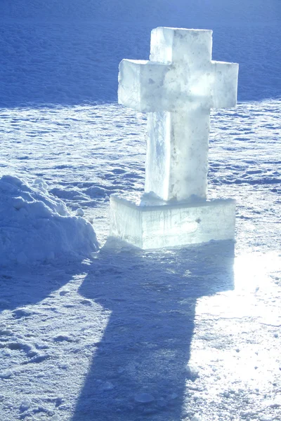 交叉的冰 — 图库照片